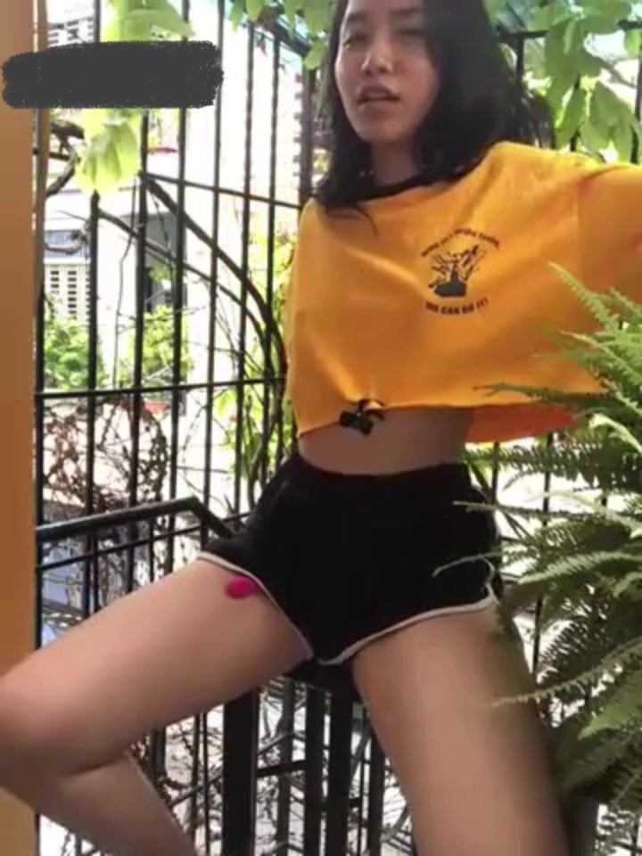 Em teen Việt mình dây bím múp cực dâm k chỉ thích móc lồn còn thích live show public2